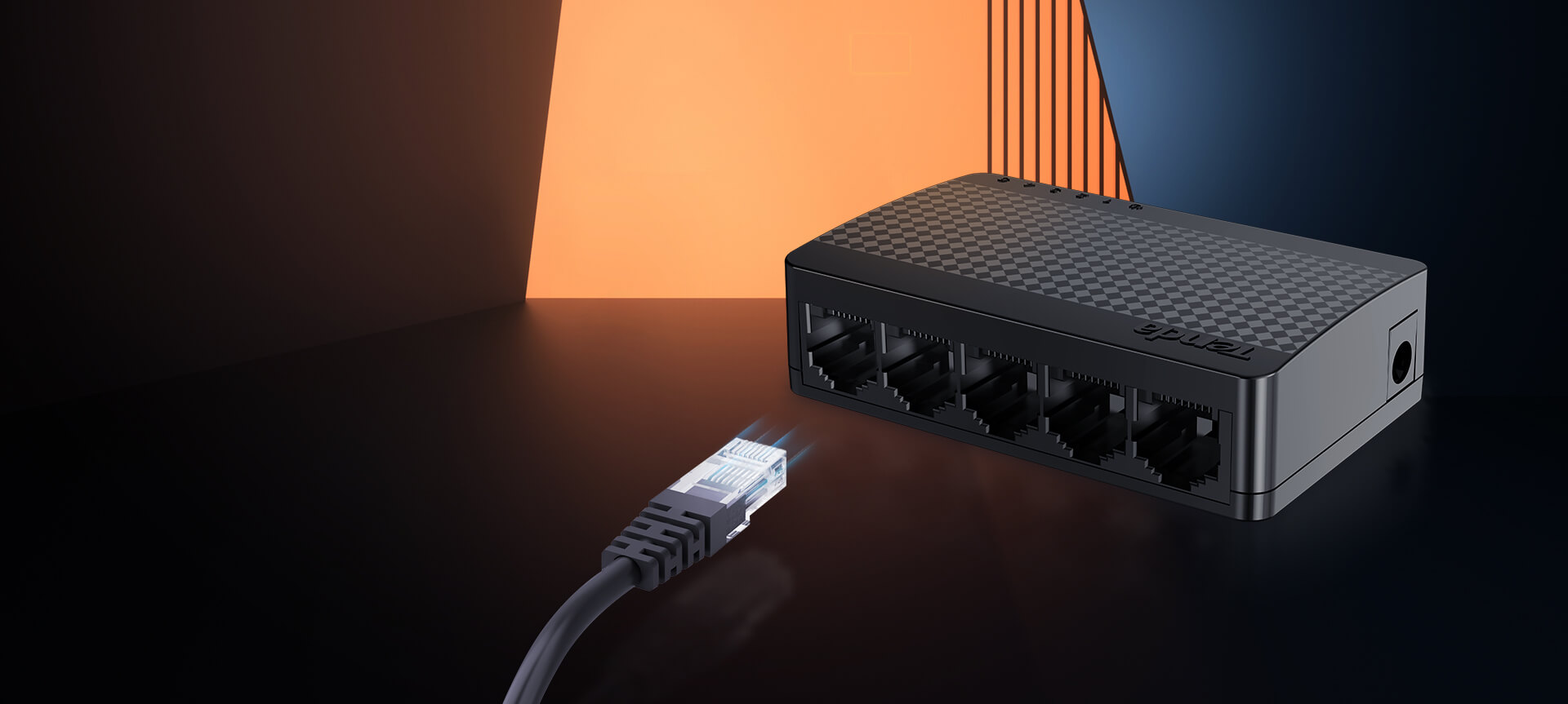 Switch Ethernet 5 Ports Gigabit Tenda SG105 - Plug & Play, LED Indicators,  Mini Size(Reconditionné)
